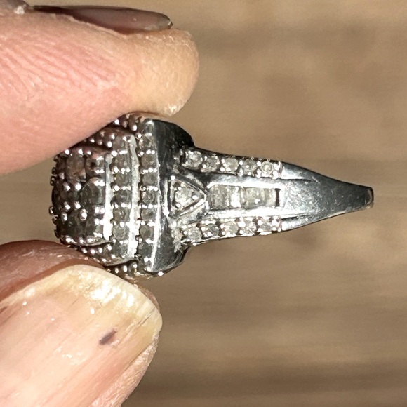 Sterling Silver 925 and small Diamond Ring - Picture 5 of 13